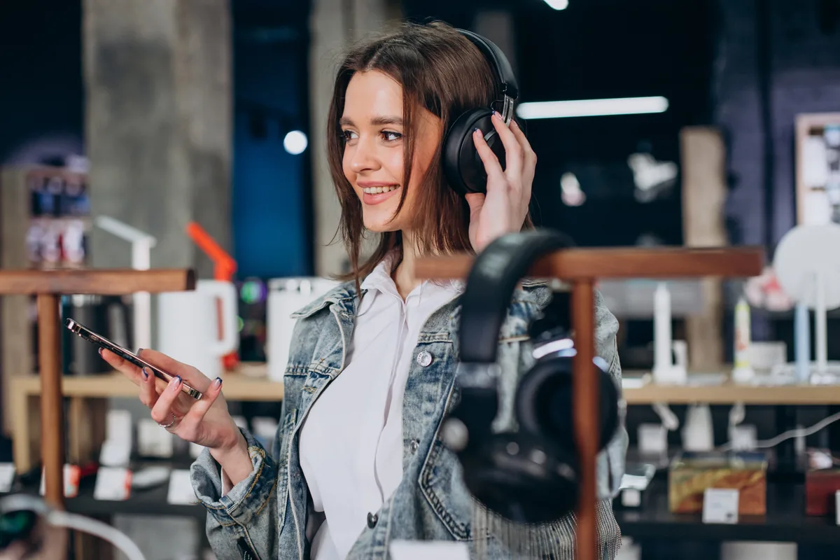 Gadget Square: Multi-Store Device Inventory Control