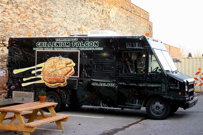 grillenium-falcon-food-truck